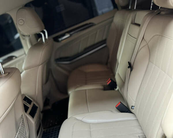 Черный Мерседес ГЛ-класс, объемом двигателя 4.5 л и пробегом 181 тыс. км за 25000 $, фото 19 на Automoto.ua