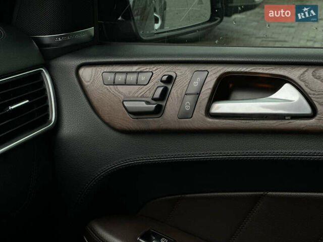 Черный Мерседес ГЛ-класс, объемом двигателя 4.66 л и пробегом 199 тыс. км за 24400 $, фото 24 на Automoto.ua