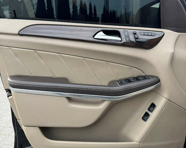 Черный Мерседес ГЛ-класс, объемом двигателя 4.7 л и пробегом 178 тыс. км за 19500 $, фото 5 на Automoto.ua