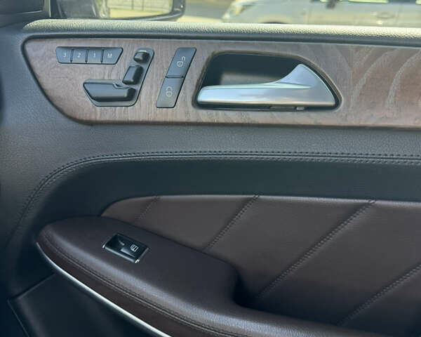 Черный Мерседес ГЛ-класс, объемом двигателя 4.7 л и пробегом 212 тыс. км за 19000 $, фото 13 на Automoto.ua