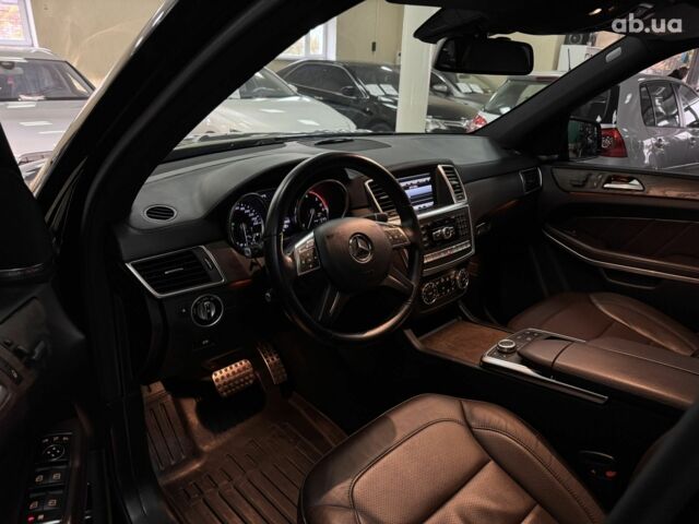 Черный Мерседес ГЛ-класс, объемом двигателя 0 л и пробегом 126 тыс. км за 30000 $, фото 10 на Automoto.ua