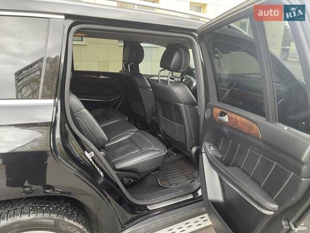 Мерседес ГЛ-класс 2013 в Ровно на Automoto.ua Черный Мерседес ГЛ-класс, объемом двигателя 2.99 л и пробегом 240 тыс. км за 25700 $, фото 49 на Automoto.ua