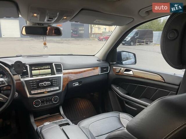 Мерседес ГЛ-класс 2013 в Ровно на Automoto.ua Черный Мерседес ГЛ-класс, объемом двигателя 2.99 л и пробегом 240 тыс. км за 25700 $, фото 26 на Automoto.ua