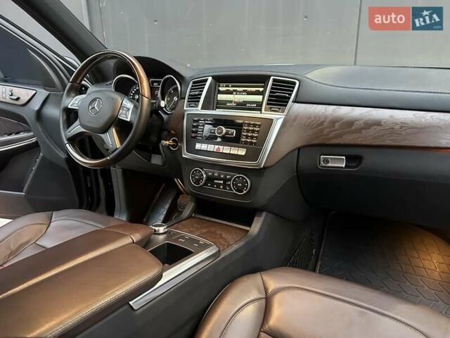 Черный Мерседес ГЛ-класс, объемом двигателя 3 л и пробегом 215 тыс. км за 21750 $, фото 66 на Automoto.ua