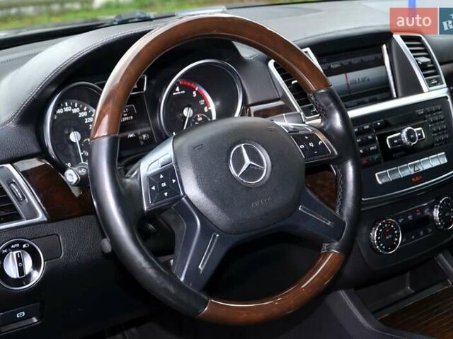 Чорний Мерседес ГЛ-Клас, об'ємом двигуна 3 л та пробігом 240 тис. км за 26999 $, фото 28 на Automoto.ua