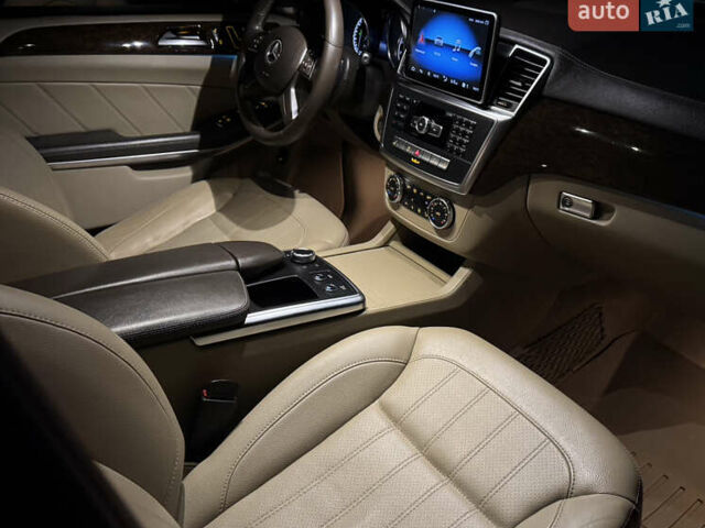 Черный Мерседес ГЛ-класс, объемом двигателя 4.7 л и пробегом 215 тыс. км за 24500 $, фото 10 на Automoto.ua