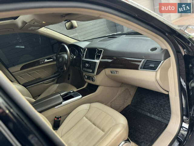 Черный Мерседес ГЛ-класс, объемом двигателя 4.5 л и пробегом 181 тыс. км за 25000 $, фото 22 на Automoto.ua