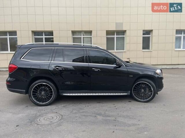 Мерседес ГЛ-класс 2013 в Ровно на Automoto.ua Черный Мерседес ГЛ-класс, объемом двигателя 2.99 л и пробегом 240 тыс. км за 25700 $, фото 32 на Automoto.ua