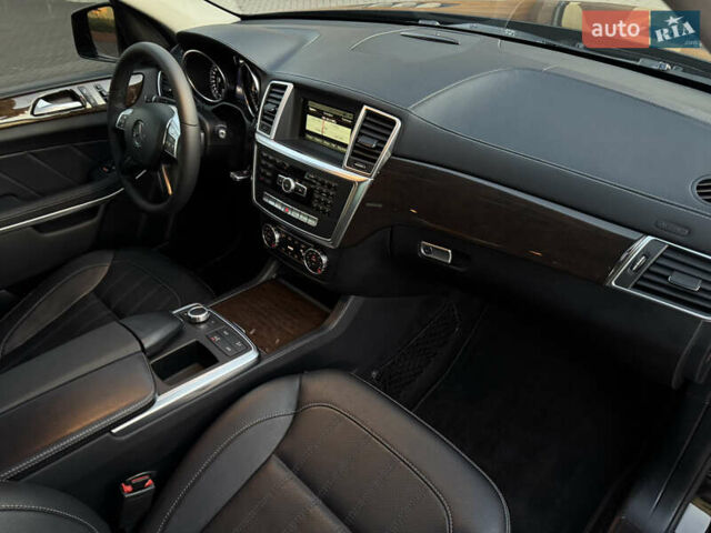 Черный Мерседес ГЛ-класс, объемом двигателя 2.99 л и пробегом 266 тыс. км за 23800 $, фото 53 на Automoto.ua