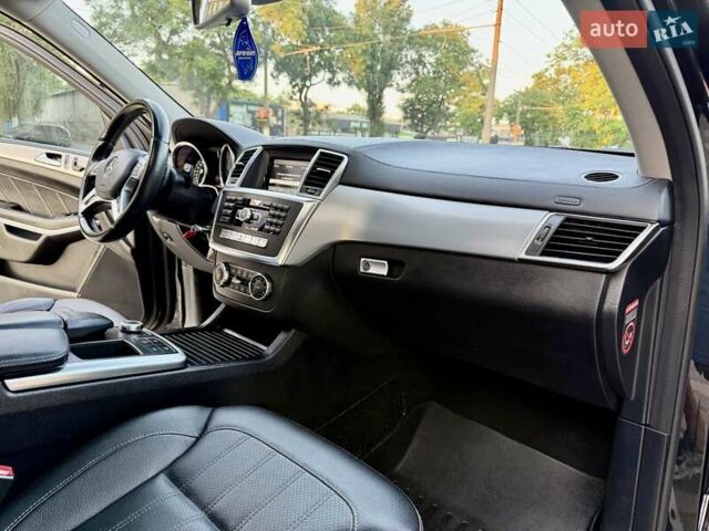 Черный Мерседес ГЛ-класс, объемом двигателя 3 л и пробегом 208 тыс. км за 26800 $, фото 46 на Automoto.ua