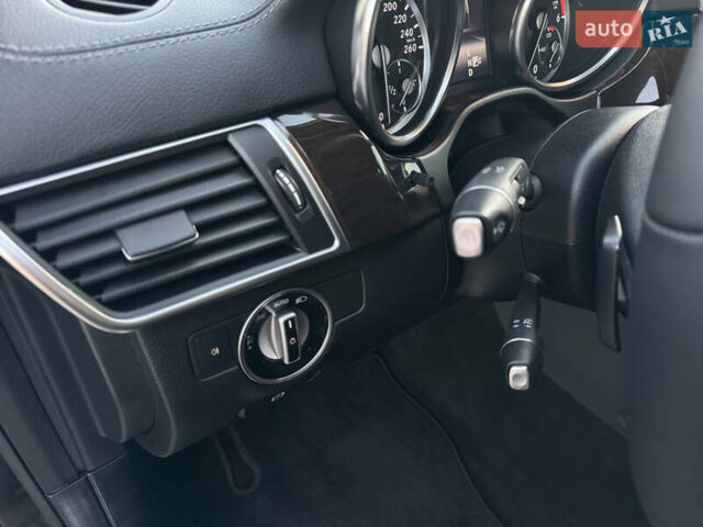 Черный Мерседес ГЛ-класс, объемом двигателя 2.99 л и пробегом 266 тыс. км за 23800 $, фото 31 на Automoto.ua