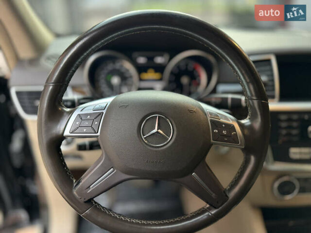 Черный Мерседес ГЛ-класс, объемом двигателя 4.5 л и пробегом 181 тыс. км за 25000 $, фото 14 на Automoto.ua