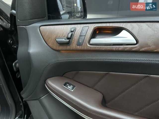 Черный Мерседес ГЛ-класс, объемом двигателя 3 л и пробегом 215 тыс. км за 21750 $, фото 58 на Automoto.ua