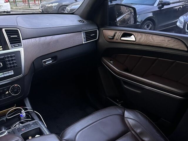 Черный Мерседес ГЛ-класс, объемом двигателя 3 л и пробегом 321 тыс. км за 22500 $, фото 1 на Automoto.ua