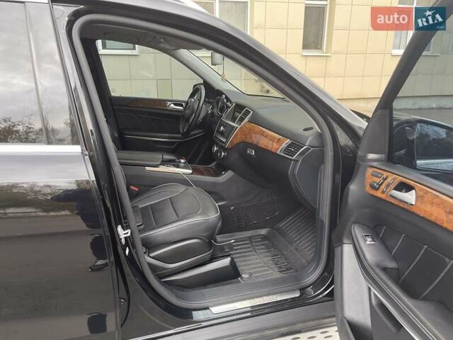 Мерседес ГЛ-класс 2013 в Ровно на Automoto.ua Черный Мерседес ГЛ-класс, объемом двигателя 2.99 л и пробегом 240 тыс. км за 25700 $, фото 50 на Automoto.ua