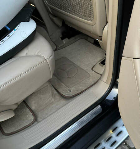 Черный Мерседес ГЛ-класс, объемом двигателя 2.99 л и пробегом 230 тыс. км за 20000 $, фото 26 на Automoto.ua