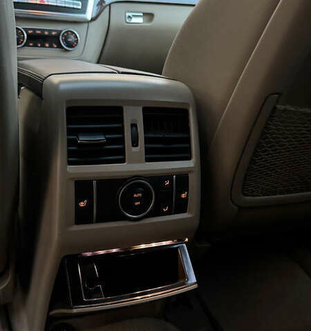 Черный Мерседес ГЛ-класс, объемом двигателя 2.99 л и пробегом 230 тыс. км за 20000 $, фото 13 на Automoto.ua