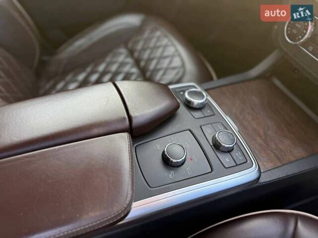 Чорний Мерседес ГЛ-Клас, об'ємом двигуна 4.66 л та пробігом 194 тис. км за 27000 $, фото 29 на Automoto.ua