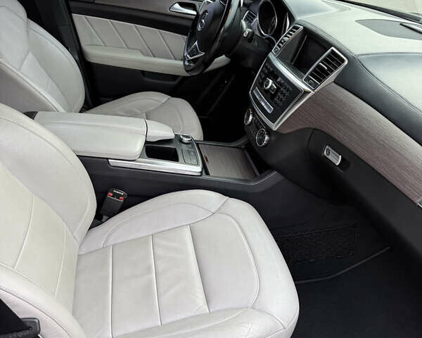 Мерседес ГЛ-Клас 2014 у Чернівцях на Automoto.ua Чорний Мерседес ГЛ-Клас, об'ємом двигуна 2.99 л та пробігом 248 тис. км за 27500 $, фото 4 на Automoto.ua