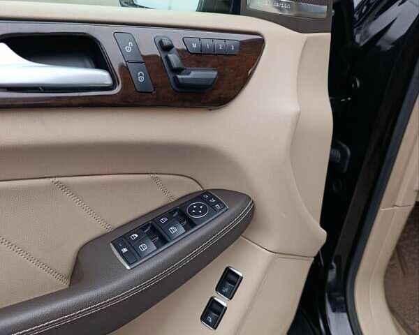 Черный Мерседес ГЛ-класс, объемом двигателя 3 л и пробегом 159 тыс. км за 23000 $, фото 15 на Automoto.ua