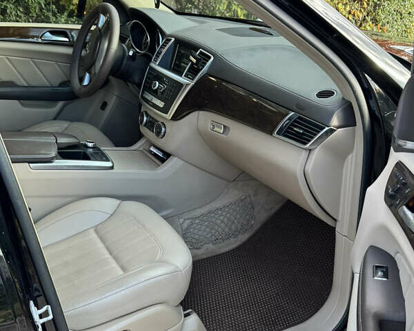 Мерседес ГЛ-класс 2015 в Житомире на Automoto.ua Черный Мерседес ГЛ-класс, объемом двигателя 3 л и пробегом 170 тыс. км за 29000 $, фото 9 на Automoto.ua