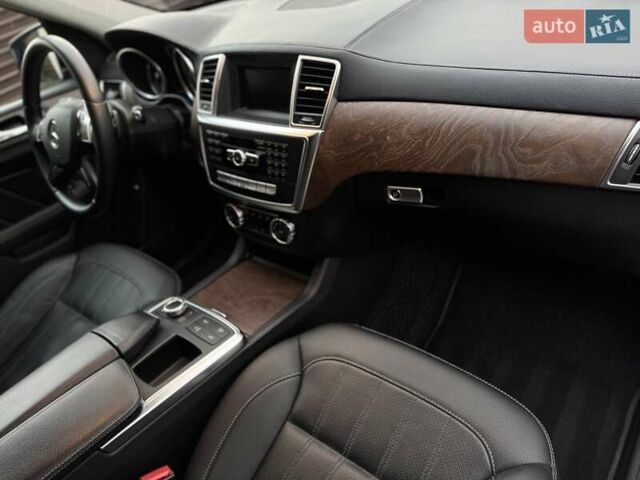 Мерседес ГЛ-класс 2015 в Киеве на Automoto.ua Черный Мерседес ГЛ-класс, объемом двигателя 3 л и пробегом 229 тыс. км за 30900 $, фото 39 на Automoto.ua