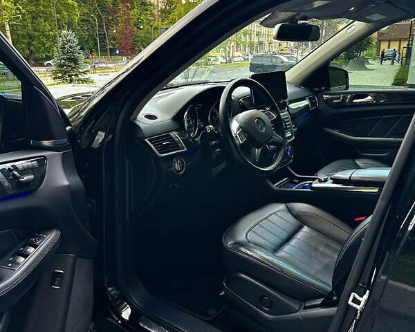 Черный Мерседес ГЛ-класс, объемом двигателя 3 л и пробегом 262 тыс. км за 30000 $, фото 17 на Automoto.ua