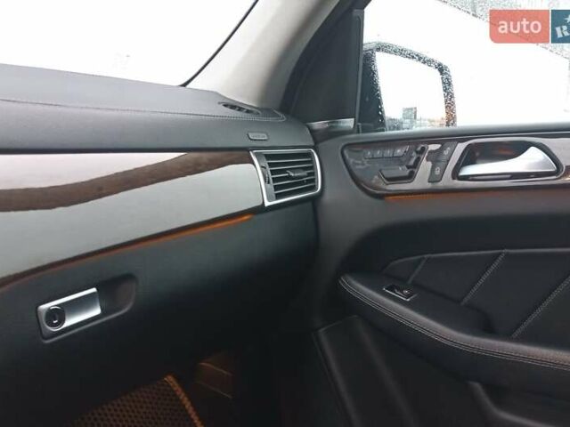 Чорний Мерседес ГЛ-Клас, об'ємом двигуна 3 л та пробігом 239 тис. км за 29800 $, фото 17 на Automoto.ua