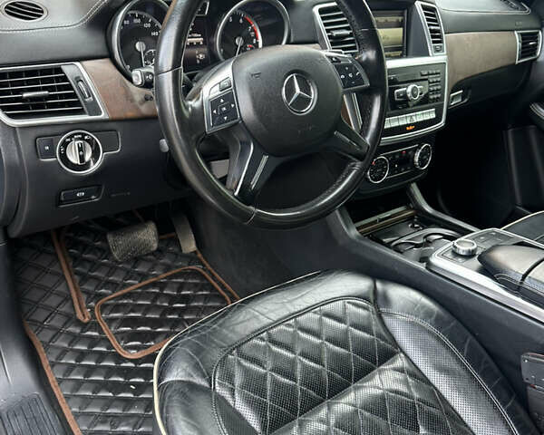 Черный Мерседес ГЛ-класс, объемом двигателя 3 л и пробегом 300 тыс. км за 26777 $, фото 14 на Automoto.ua