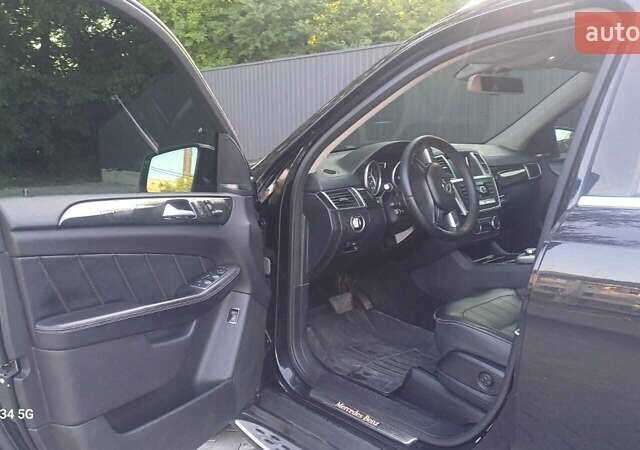 Черный Мерседес ГЛ-класс, объемом двигателя 2.99 л и пробегом 130 тыс. км за 30000 $, фото 3 на Automoto.ua