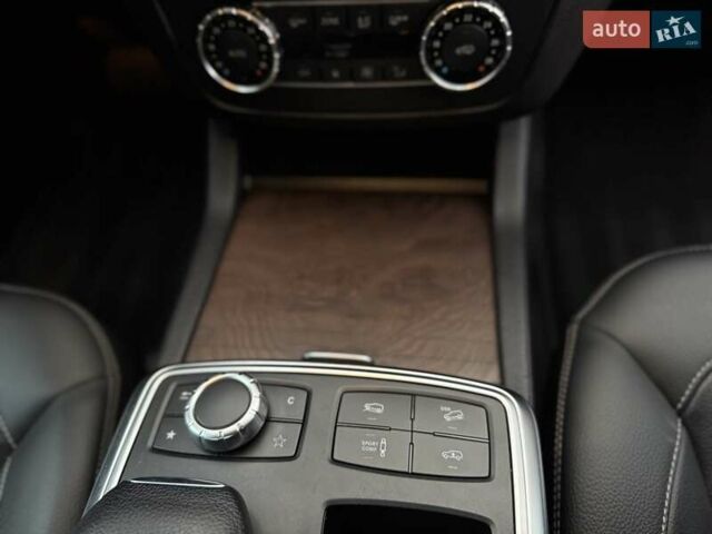 Мерседес ГЛ-класс 2015 в Киеве на Automoto.ua Черный Мерседес ГЛ-класс, объемом двигателя 3 л и пробегом 229 тыс. км за 30900 $, фото 40 на Automoto.ua