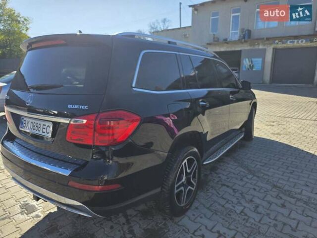 Мерседес ГЛ-класс 2015 в Залещиках на Automoto.ua Черный Мерседес ГЛ-класс, объемом двигателя 2.99 л и пробегом 282 тыс. км за 27200 $, фото 12 на Automoto.ua