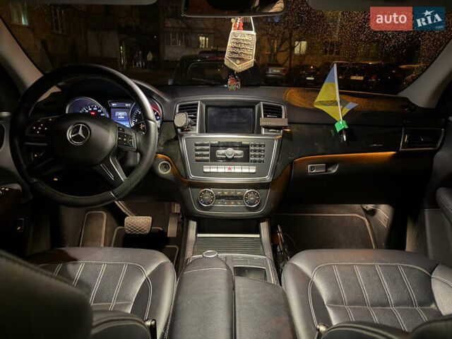 Чорний Мерседес ГЛ-Клас, об'ємом двигуна 2.99 л та пробігом 350 тис. км за 25000 $, фото 6 на Automoto.ua