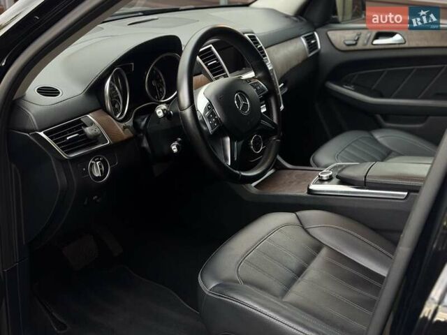 Мерседес ГЛ-класс 2015 в Киеве на Automoto.ua Черный Мерседес ГЛ-класс, объемом двигателя 3 л и пробегом 229 тыс. км за 30900 $, фото 30 на Automoto.ua