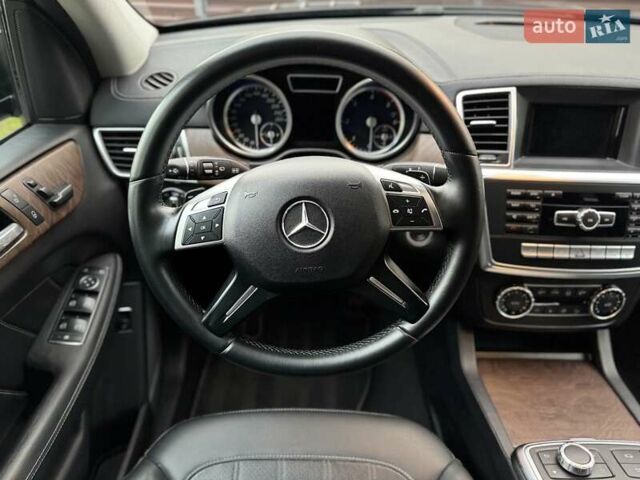 Мерседес ГЛ-класс 2015 в Киеве на Automoto.ua Черный Мерседес ГЛ-класс, объемом двигателя 3 л и пробегом 229 тыс. км за 30900 $, фото 32 на Automoto.ua