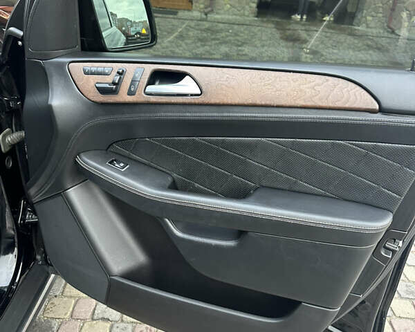 Черный Мерседес ГЛ-класс, объемом двигателя 3 л и пробегом 300 тыс. км за 26777 $, фото 10 на Automoto.ua