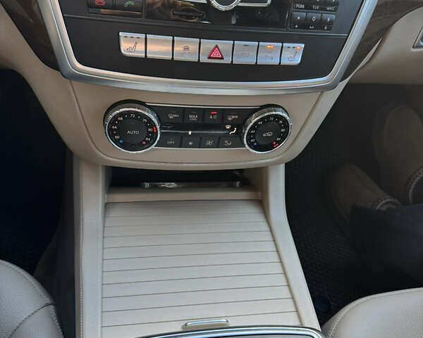 Мерседес ГЛ-класс 2015 в Житомире на Automoto.ua Черный Мерседес ГЛ-класс, объемом двигателя 3 л и пробегом 170 тыс. км за 29000 $, фото 13 на Automoto.ua