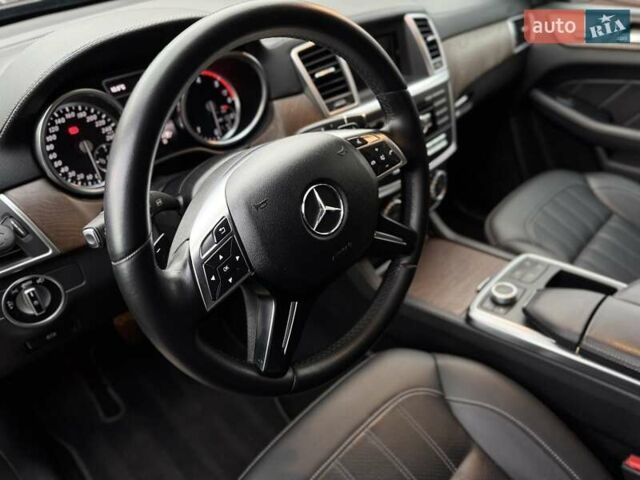 Мерседес ГЛ-класс 2015 в Киеве на Automoto.ua Черный Мерседес ГЛ-класс, объемом двигателя 3 л и пробегом 229 тыс. км за 30900 $, фото 41 на Automoto.ua