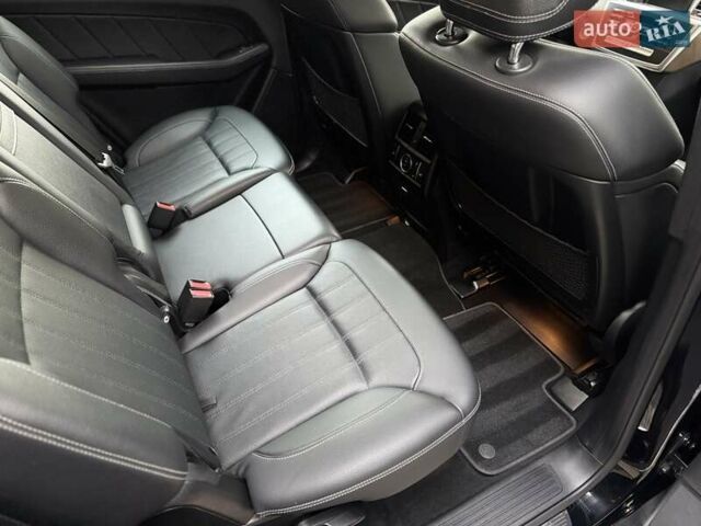 Мерседес ГЛ-класс 2015 в Киеве на Automoto.ua Черный Мерседес ГЛ-класс, объемом двигателя 3 л и пробегом 229 тыс. км за 30900 $, фото 36 на Automoto.ua