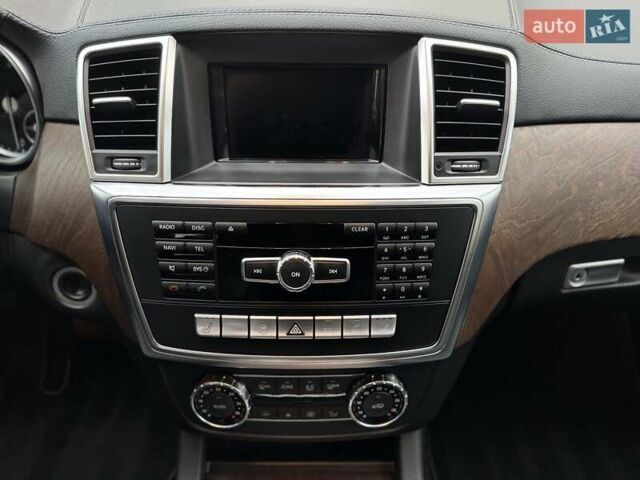 Мерседес ГЛ-класс 2015 в Киеве на Automoto.ua Черный Мерседес ГЛ-класс, объемом двигателя 3 л и пробегом 229 тыс. км за 30900 $, фото 33 на Automoto.ua