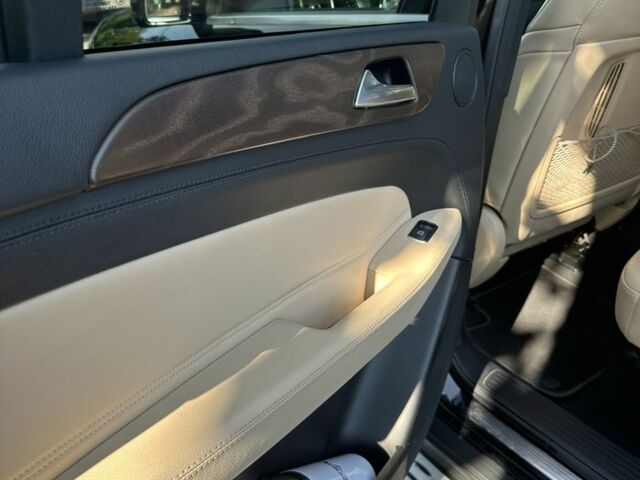 Черный Мерседес ГЛ-класс, объемом двигателя 3 л и пробегом 250 тыс. км за 41900 $, фото 15 на Automoto.ua