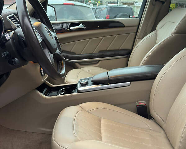 Коричневый Мерседес ГЛ-класс, объемом двигателя 3 л и пробегом 220 тыс. км за 21900 $, фото 7 на Automoto.ua