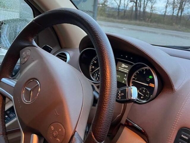 Коричневый Мерседес ГЛ-класс, объемом двигателя 3 л и пробегом 265 тыс. км за 17000 $, фото 3 на Automoto.ua