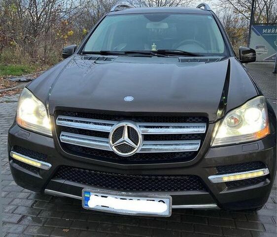 Коричневый Мерседес ГЛ-класс, объемом двигателя 3 л и пробегом 265 тыс. км за 17000 $, фото 1 на Automoto.ua