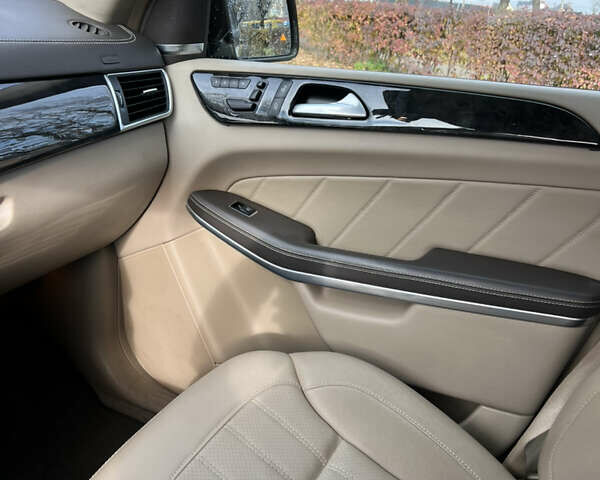 Коричневый Мерседес ГЛ-класс, объемом двигателя 3 л и пробегом 196 тыс. км за 27500 $, фото 15 на Automoto.ua