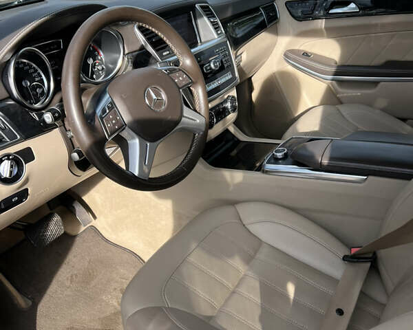 Коричневый Мерседес ГЛ-класс, объемом двигателя 3 л и пробегом 196 тыс. км за 26800 $, фото 21 на Automoto.ua