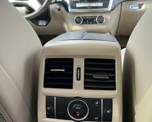 Коричневый Мерседес ГЛ-класс, объемом двигателя 3 л и пробегом 196 тыс. км за 27500 $, фото 19 на Automoto.ua