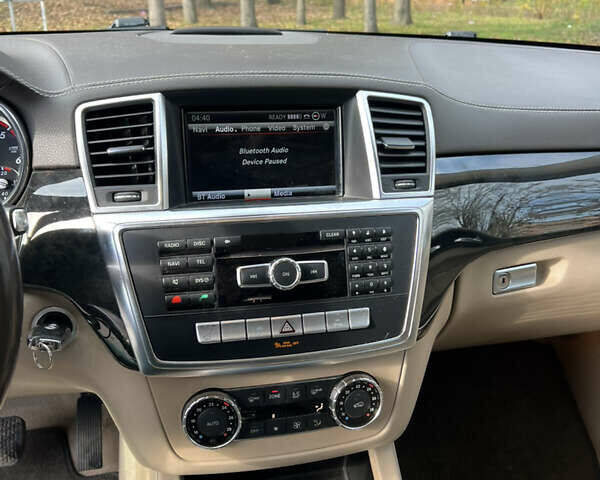 Коричневый Мерседес ГЛ-класс, объемом двигателя 3 л и пробегом 196 тыс. км за 27500 $, фото 12 на Automoto.ua