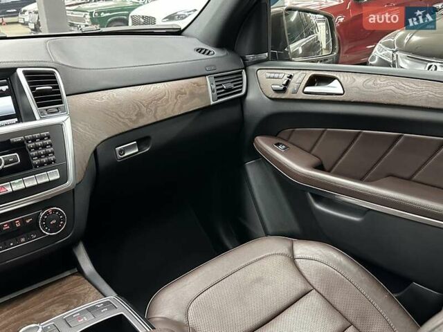 Мерседес ГЛ-Клас 2013 у Харкові на Automoto.ua Коричневий Мерседес ГЛ-Клас, об'ємом двигуна 3 л та пробігом 192 тис. км за 25600 $, фото 15 на Automoto.ua