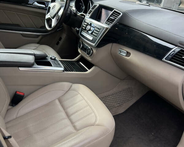 Коричневый Мерседес ГЛ-класс, объемом двигателя 3 л и пробегом 196 тыс. км за 27500 $, фото 20 на Automoto.ua